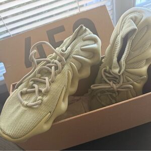 adidas Yeezy 450 Box in Brown